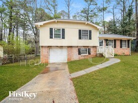 9067 Homewood Dr in Riverdale, GA - Building Photo