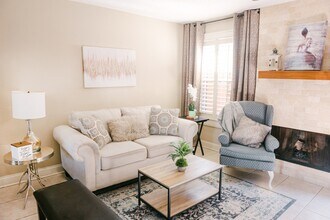 217 Clearview Pkwy in Metairie, LA - Building Photo - Building Photo