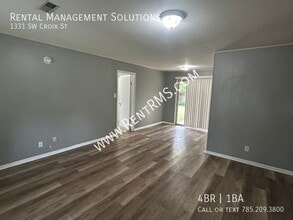 1331 SW Croix St in Topeka, KS - Building Photo - Building Photo