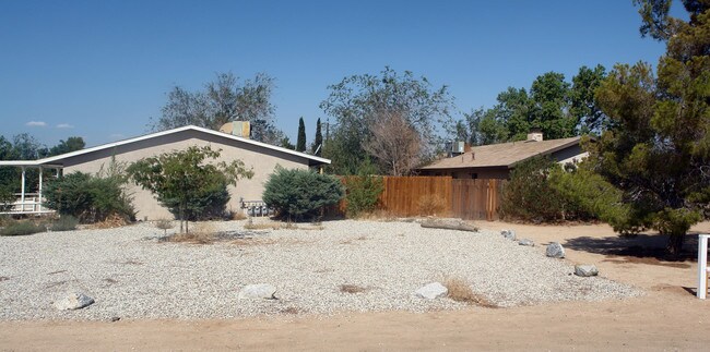 21214 Multnomah Rd in Apple Valley, CA - Foto de edificio - Building Photo