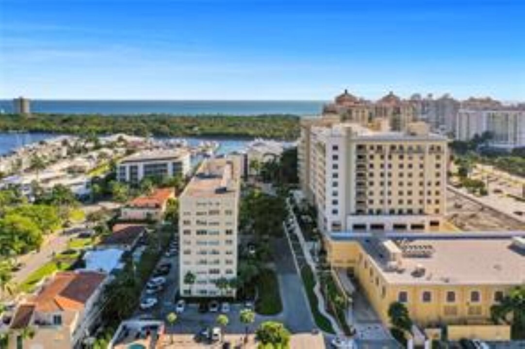 2555 NE 11th St, Unit 706 in Fort Lauderdale, FL - Building Photo