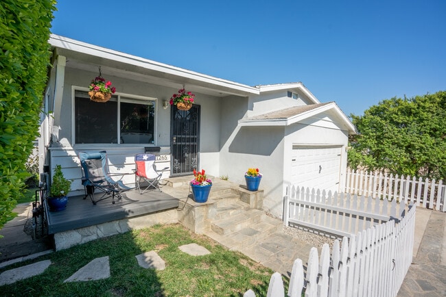 1265 Van Horne Ln in Hermosa Beach, CA - Building Photo - Building Photo