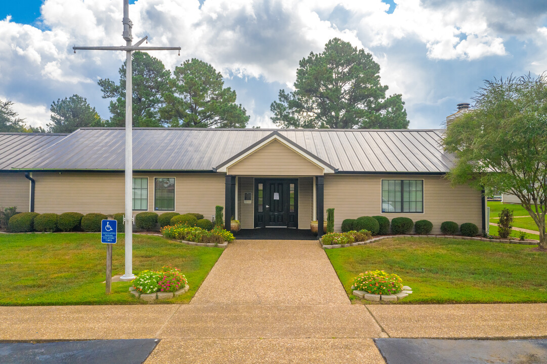 Salem Village in Shreveport, LA - Building Photo