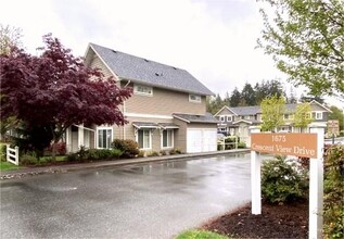 1675 Crescent View Dr in Nanaimo, BC - Building Photo - Building Photo