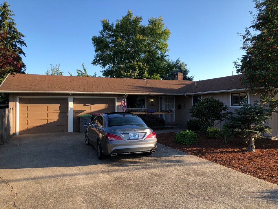 510 NW Baker Creek Rd in McMinnville, OR - Foto de edificio