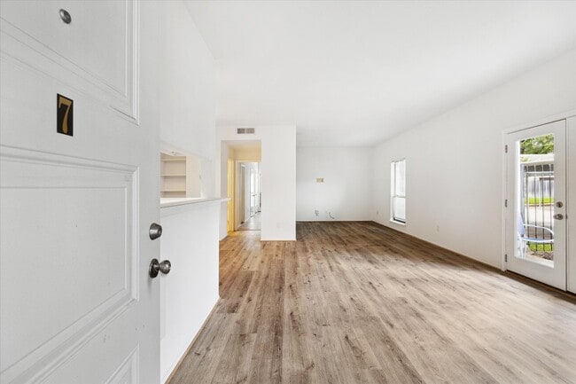 2425 Augusta Dr in Houston, TX - Building Photo - Building Photo