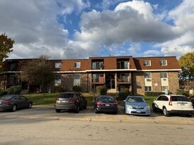 600 Mesa Dr in Hoffman Estates, IL - Building Photo