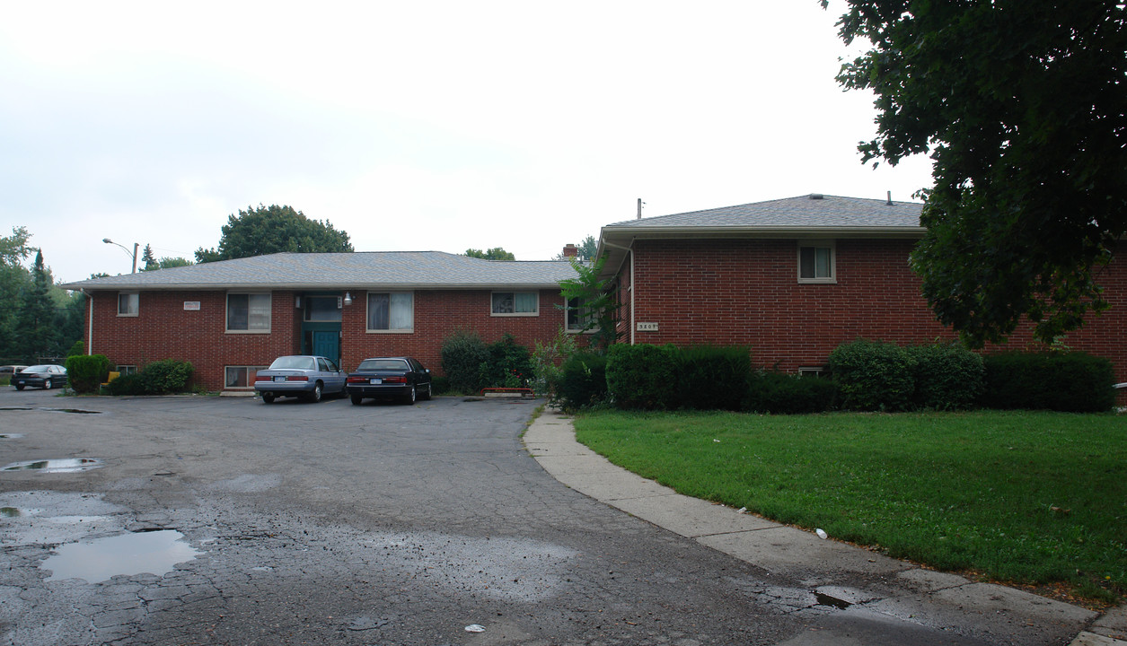 3801 Walton Dr in Lansing, MI - Foto de edificio