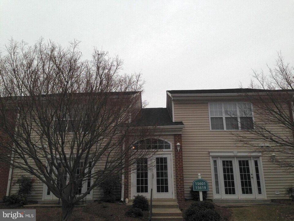 15615 Horseshoe Ln in Woodbridge, VA - Building Photo