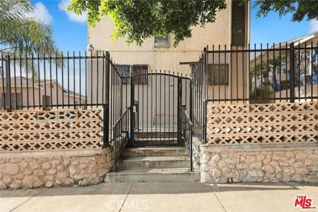 property at 959 S Soto St