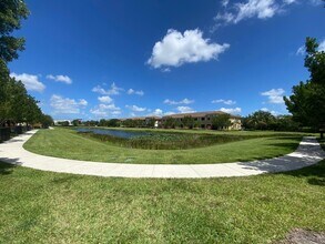 10283 Wellington Parc Dr in Wellington, FL - Building Photo - Building Photo