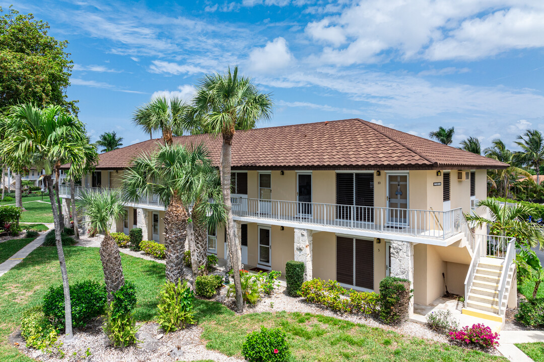 Aquarius Apartments of Marco Island in Marco Island, FL - Foto de edificio