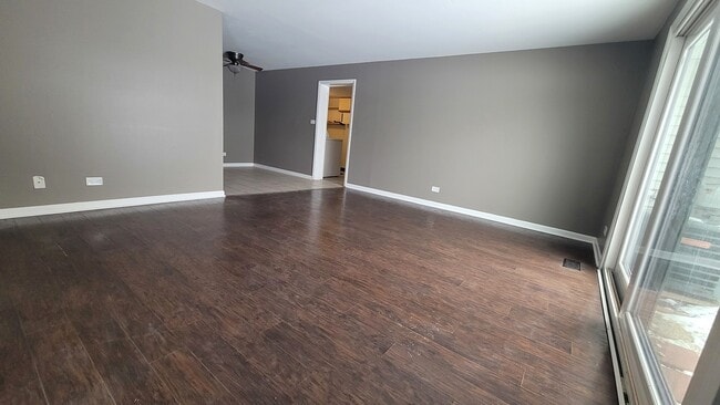 1304 Yarmouth Ct in Schaumburg, IL - Foto de edificio - Building Photo