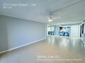 2711 First Street, Unit 102 in Ft. Myers, FL - Foto de edificio - Building Photo