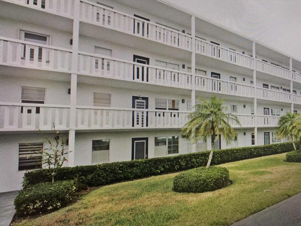 3034 Ellesmere B in Deerfield Beach, FL - Foto de edificio