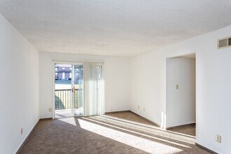 3023 Puckett Rd in Kansas City, KS - Building Photo - Building Photo