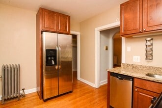 4902 W Ainslie St, Unit J00P in Chicago, IL - Foto de edificio - Building Photo