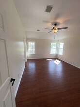 8826 Burleson Ct in Houston, TX - Foto de edificio - Building Photo