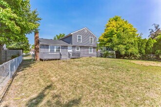 2411 Blue Rock Blvd in Grove City, OH - Building Photo - Building Photo