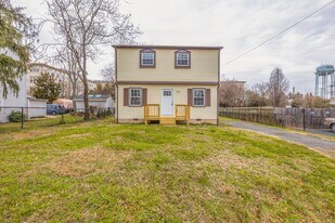 9202 Douglas St in Manassas, VA - Building Photo