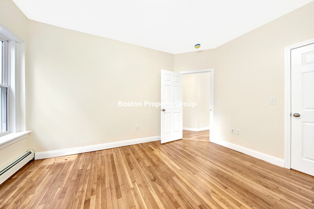 29 Lambert St in Boston, MA - Building Photo