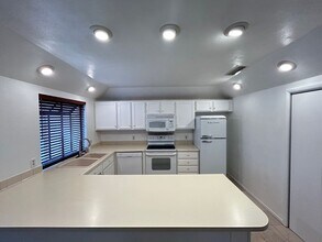 8429 Dunphy Ct in Las Vegas, NV - Building Photo - Building Photo