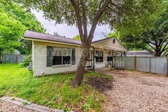 6513 Woodrow Ave in Austin, TX - Foto de edificio - Building Photo