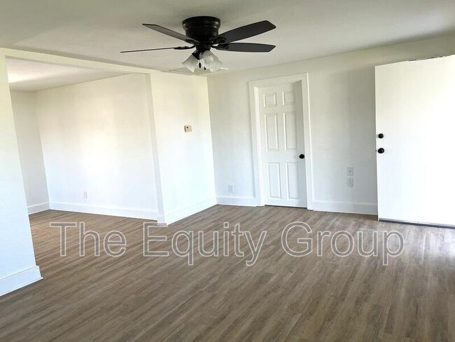 303 Riverside Dr in Woodlake, CA - Building Photo - Building Photo