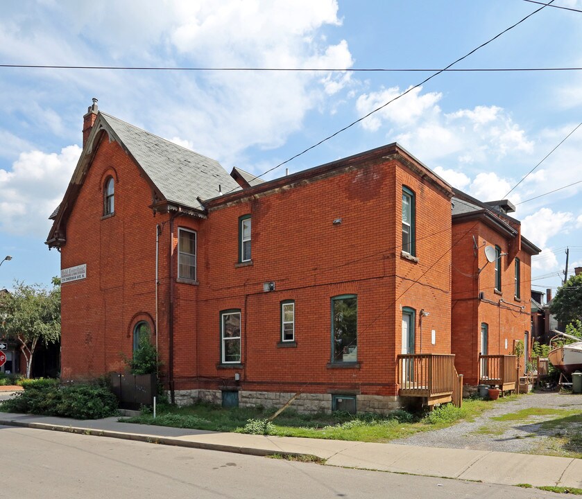 496 Main St E in Hamilton, ON - Building Photo