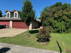 216 San Angelo Ave in Benbrook, TX - Building Photo