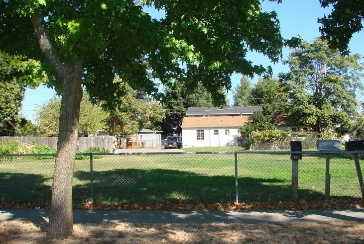 537 E Pine St in Lodi, CA - Building Photo