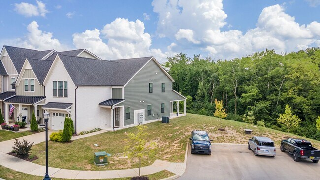 1569 Nickleby Pl in Thompson's Station, TN - Building Photo - Building Photo