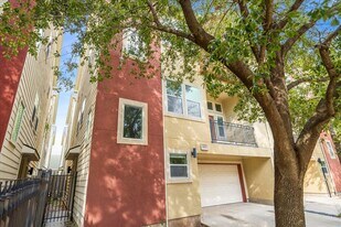 1033 W 23rd St in Houston, TX - Building Photo