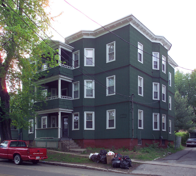 99 South St in Chicopee, MA - Foto de edificio