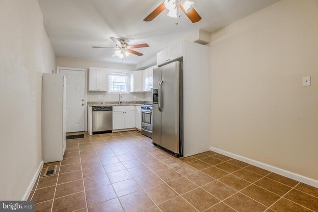 property at 124 N Bradford St