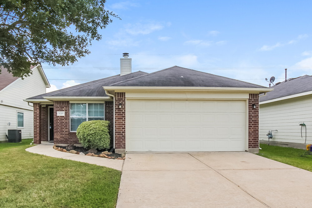 16207 Imperial Forest Ln in Houston, TX - Building Photo