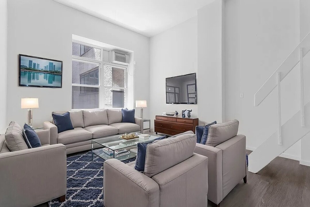 60 Fulton St in New York, NY - Building Photo
