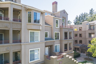 240 Caldecott Ln in Oakland, CA - Building Photo - Building Photo