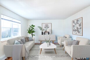 25 Alexander St in Greenwich, CT - Building Photo