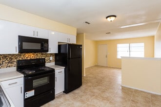 2239 Bryan St in Kissimmee, FL - Building Photo - Building Photo