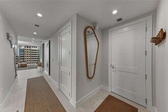 275 1st Ave S, Unit 1701 in St. Petersburg, FL - Building Photo - Building Photo