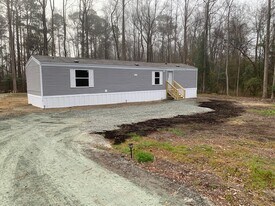 725 SW Craven Middle School Rd in New Bern, NC - Building Photo