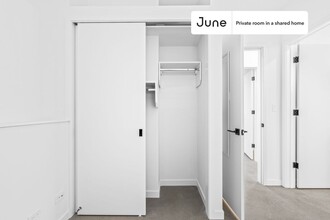 Private bedroom in 4 bed/3.5 bath Home in Chicago, IL - Building Photo - Building Photo