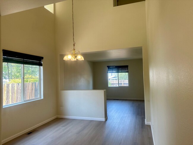 5911 Sapphire Ridge Ct in Reno, NV - Building Photo - Building Photo