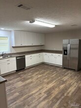 5015 Lillian Hwy in Pensacola, FL - Foto de edificio - Building Photo