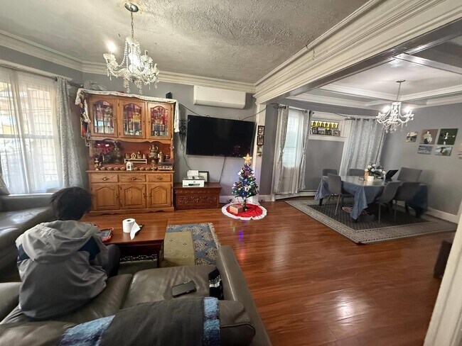 861 Montgomery St in Linden, NJ - Building Photo - Building Photo