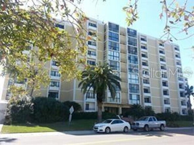 851 Bayway Blvd in Clearwater, FL - Building Photo - Building Photo