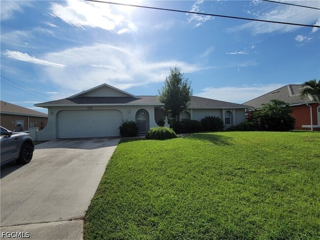 22 NE 13th Ave in Cape Coral, FL - Building Photo - Building Photo