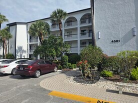 4501 Martinique Way in Coconut Creek, FL - Building Photo