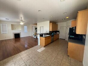 301 Dragonfly Cir in Sacramento, CA - Building Photo - Building Photo